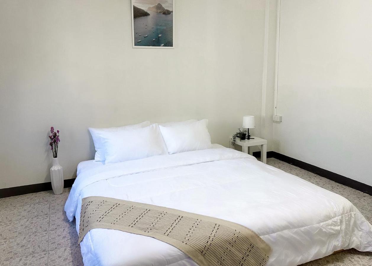Montana Hotel & Hostel Phuket Karon 외부 사진