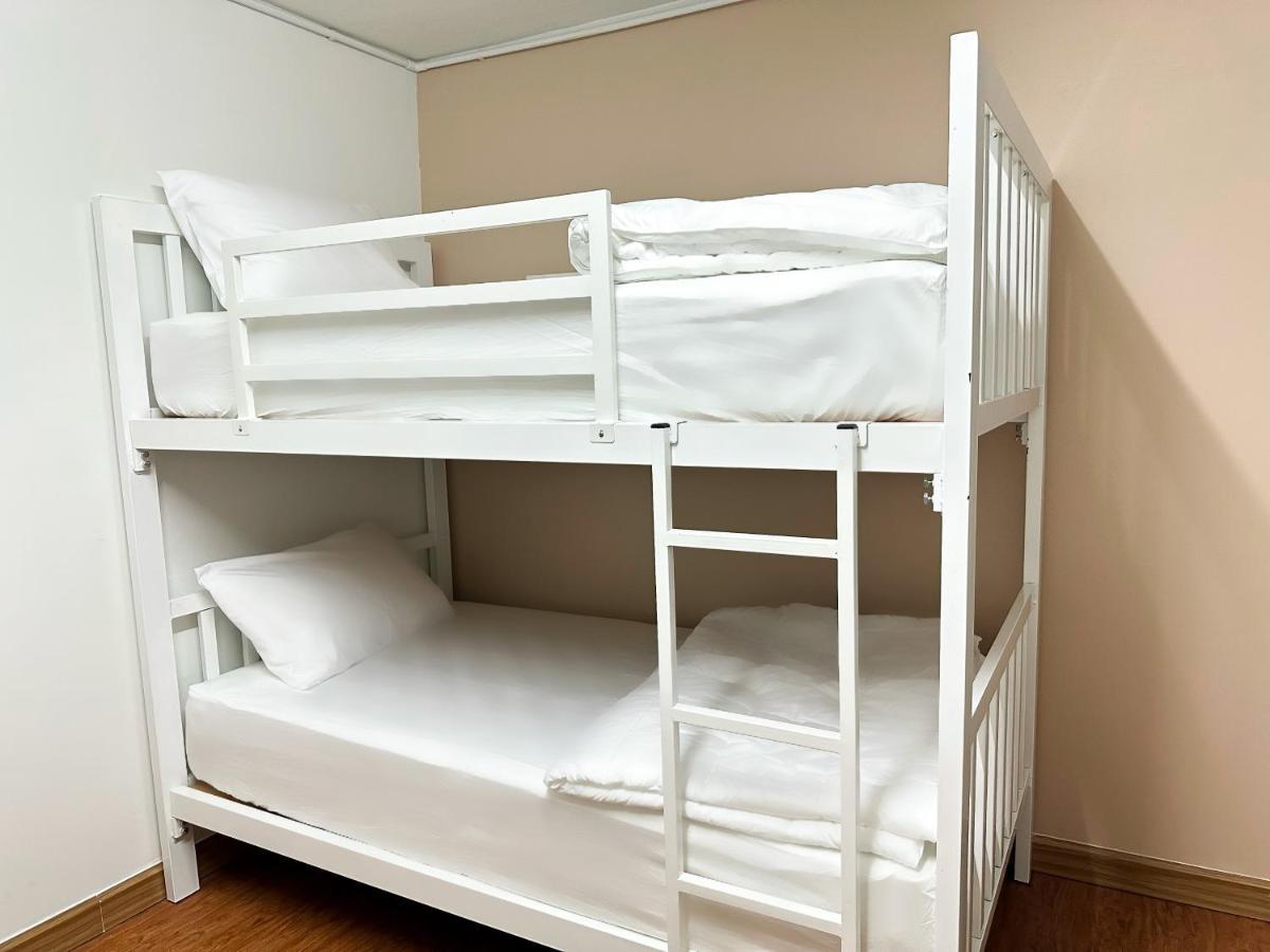Montana Hotel & Hostel Phuket Karon 객실 사진