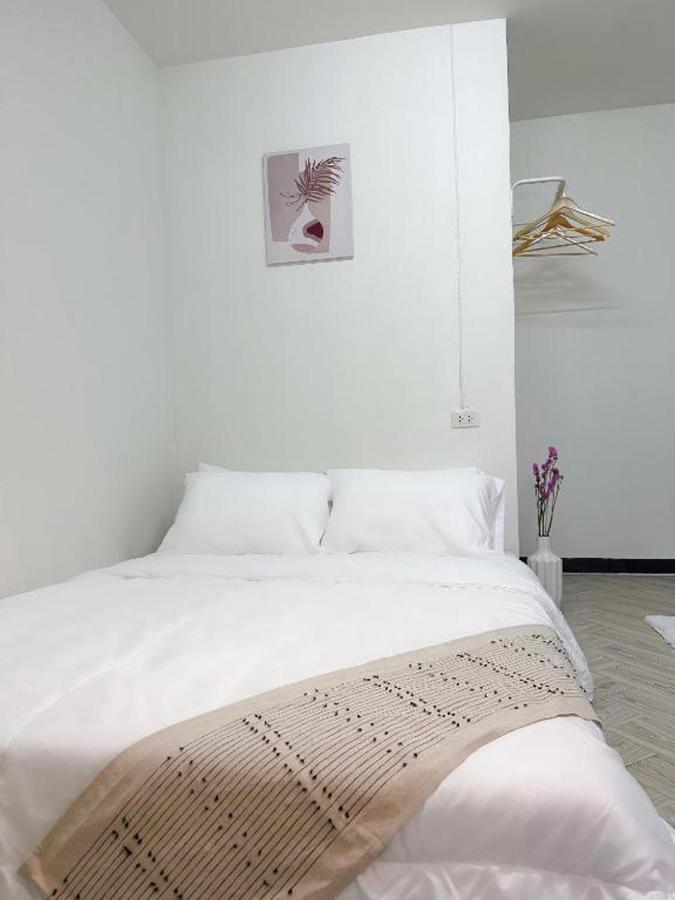 Montana Hotel & Hostel Phuket Karon 외부 사진