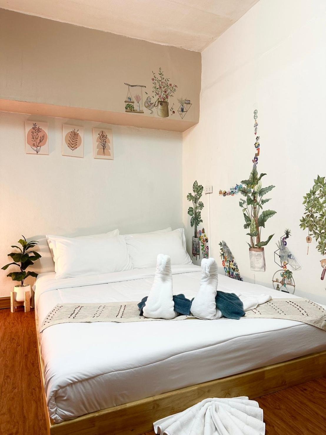 Montana Hotel & Hostel Phuket Karon 외부 사진