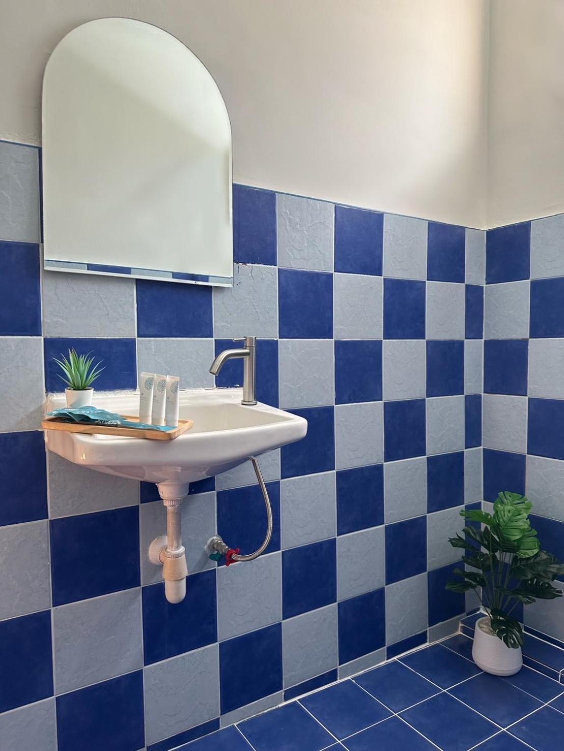 Montana Hotel & Hostel Phuket Karon 외부 사진