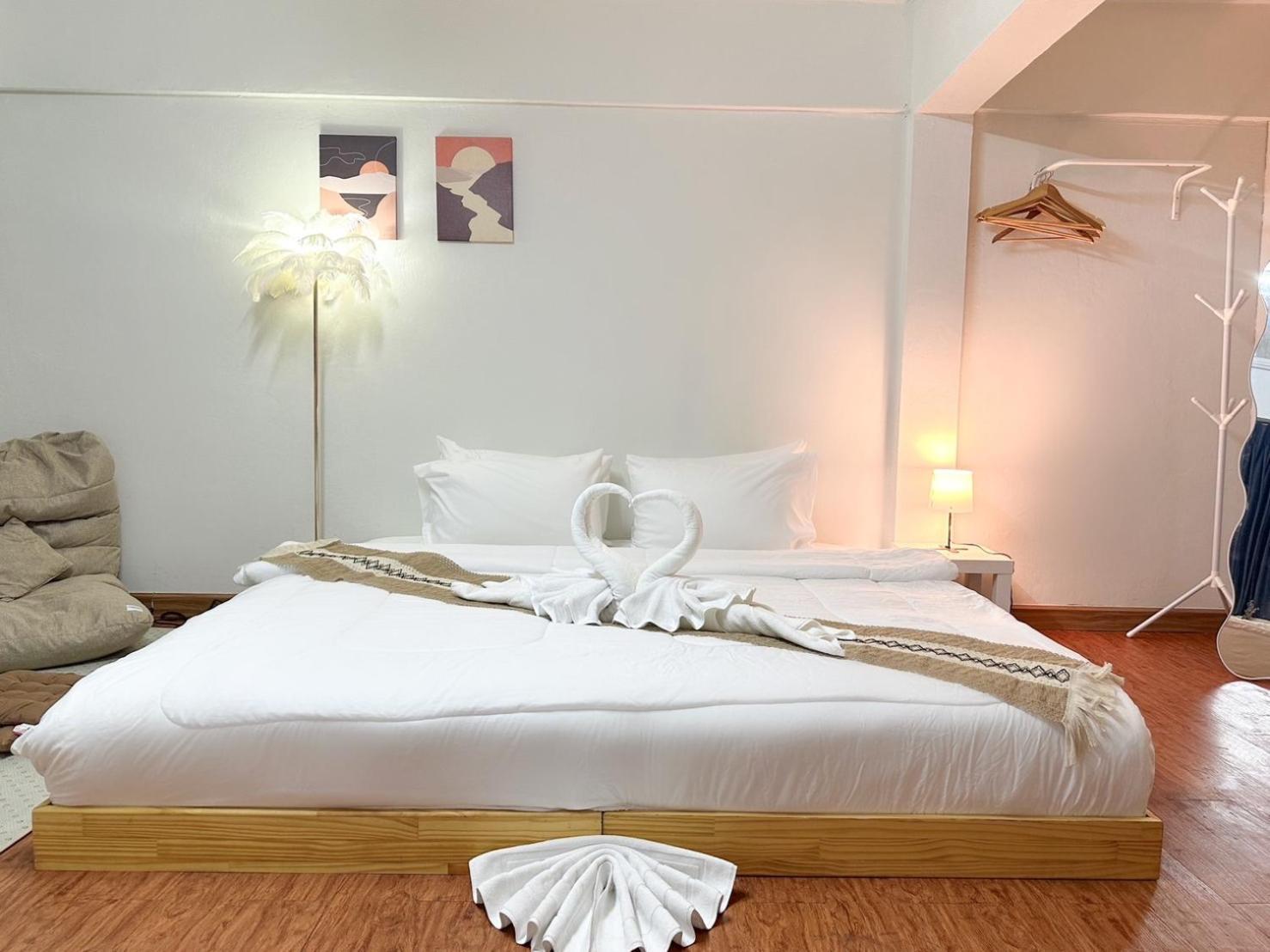 Montana Hotel & Hostel Phuket Karon 외부 사진