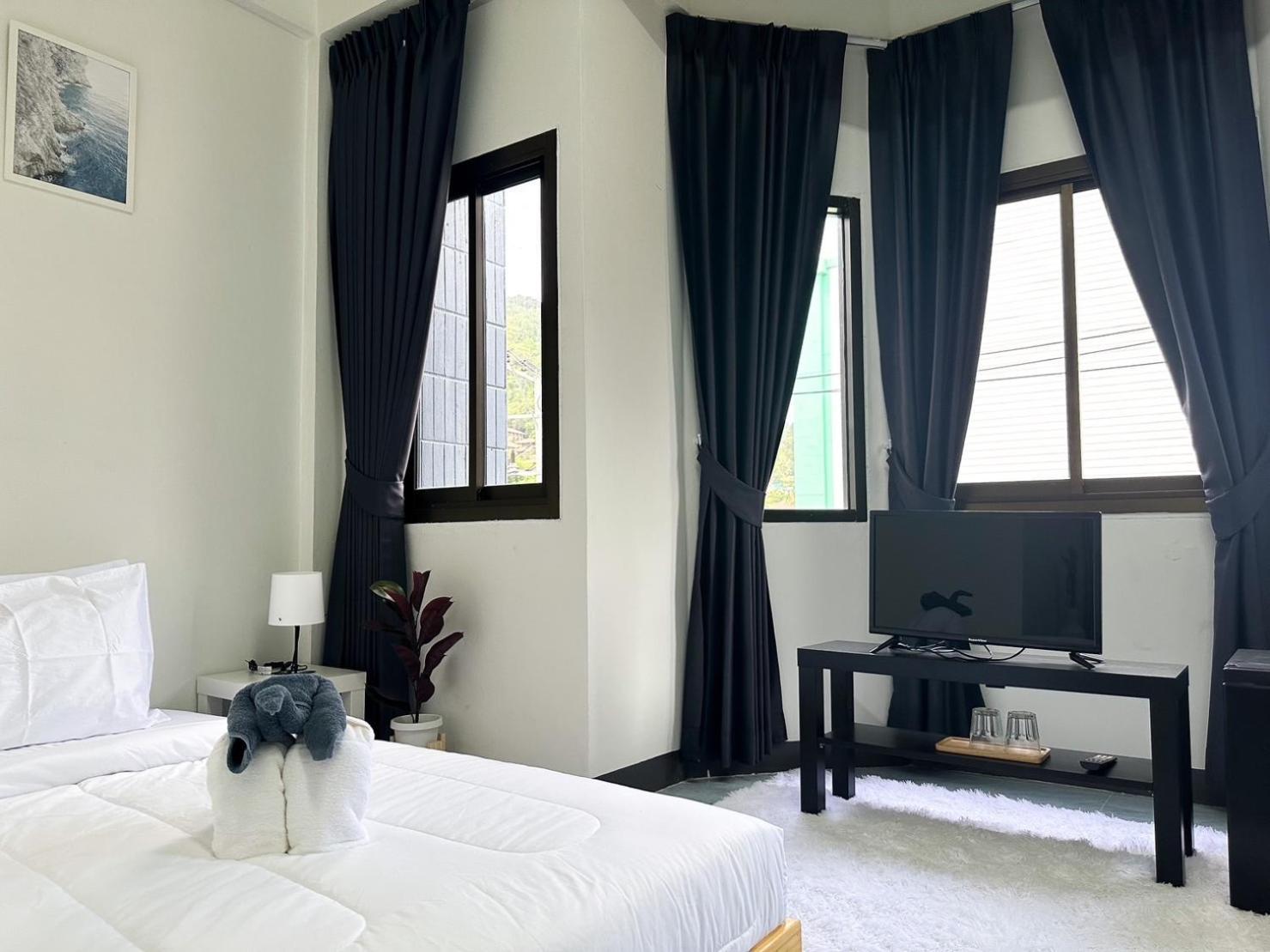 Montana Hotel & Hostel Phuket Karon 외부 사진