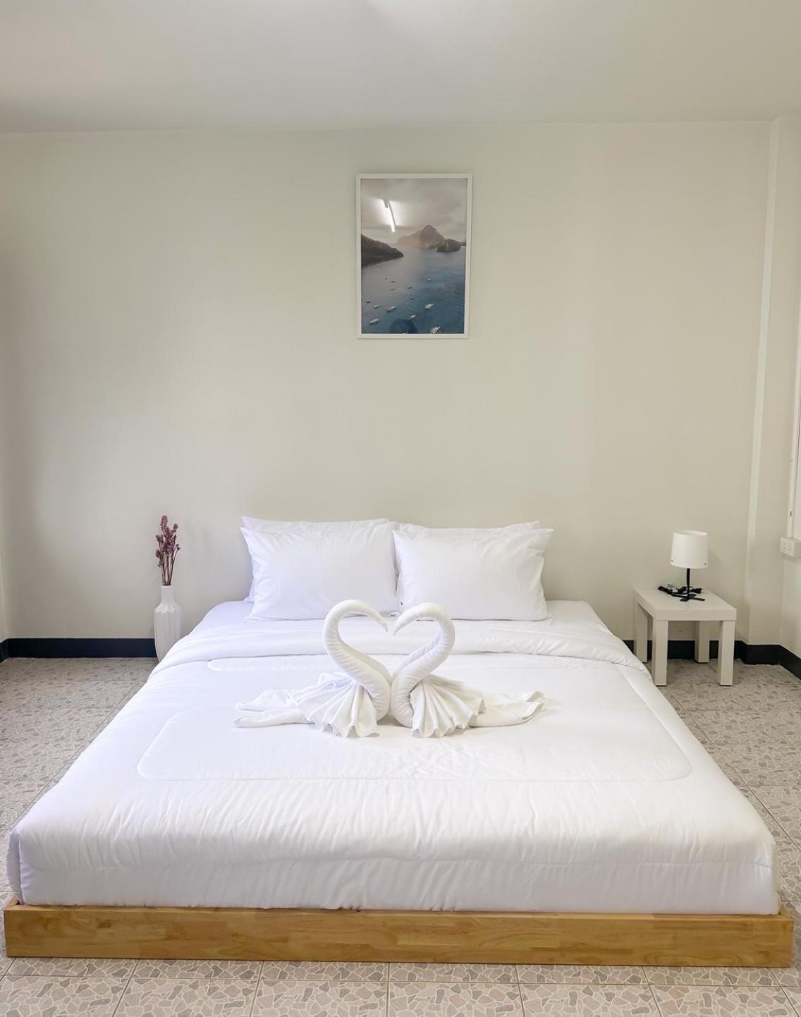 Montana Hotel & Hostel Phuket Karon 외부 사진