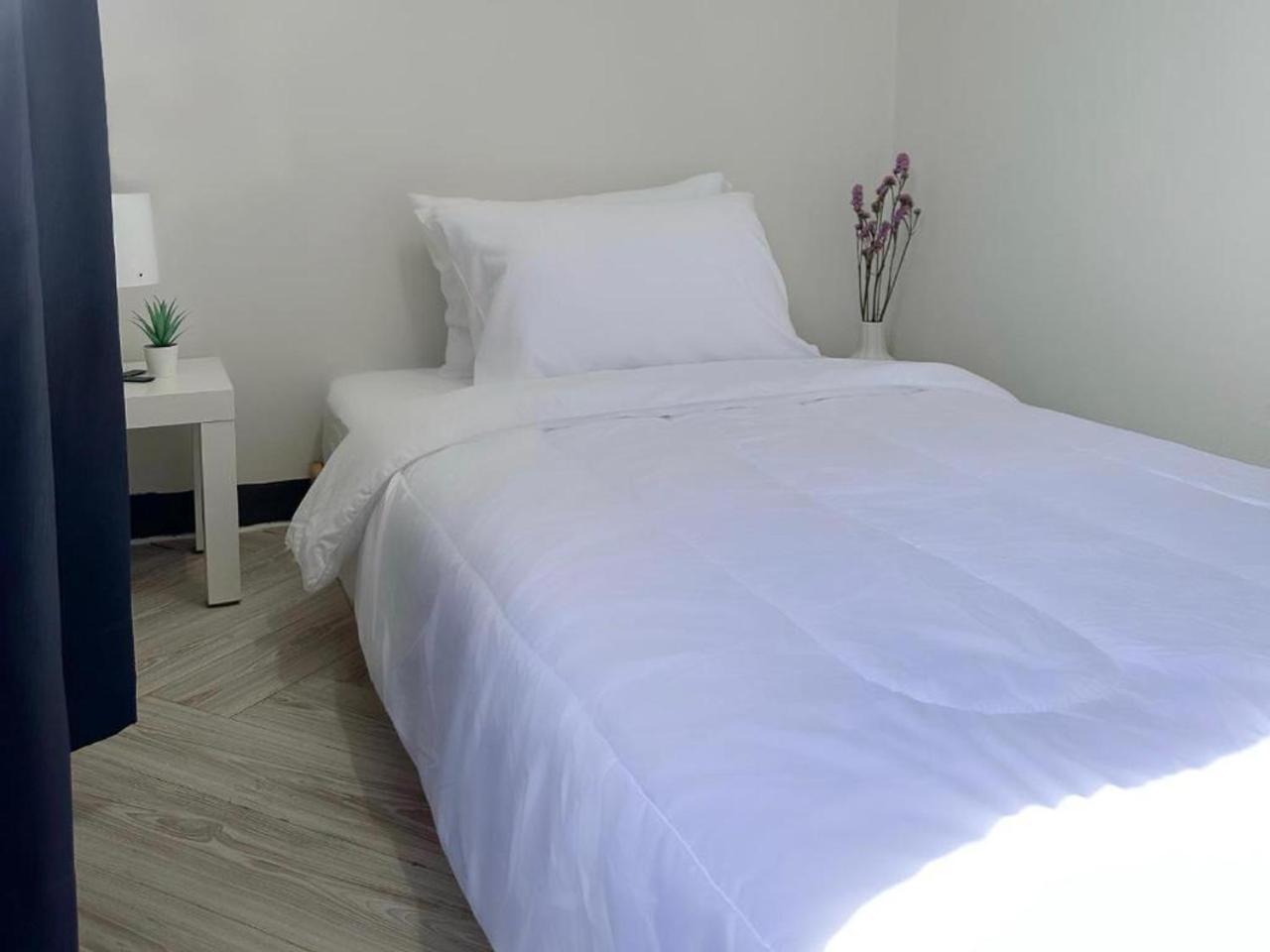 Montana Hotel & Hostel Phuket Karon 외부 사진