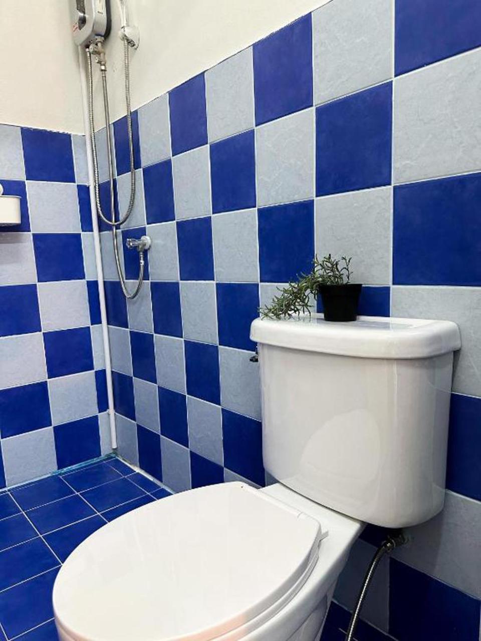 Montana Hotel & Hostel Phuket Karon 외부 사진