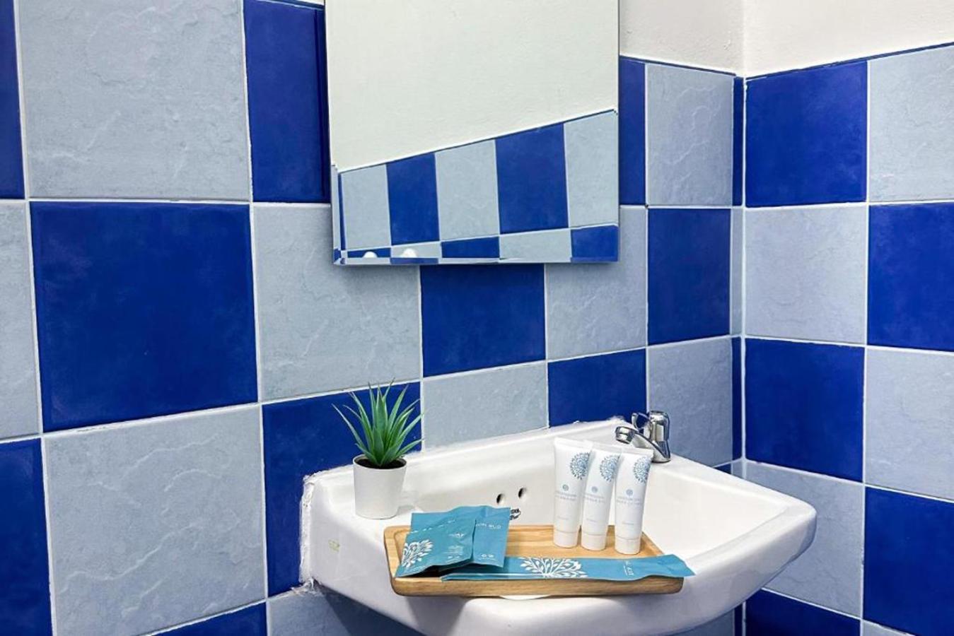 Montana Hotel & Hostel Phuket Karon 외부 사진