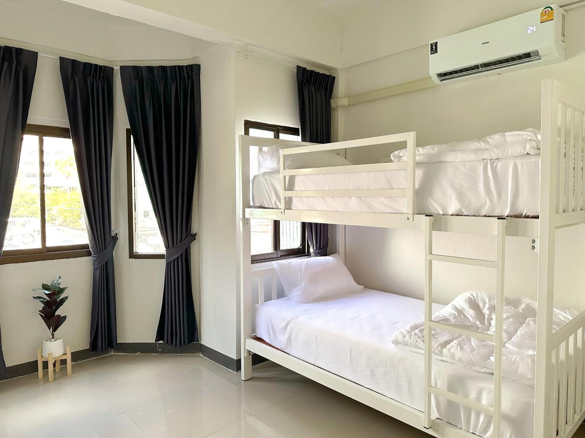 Montana Hotel & Hostel Phuket Karon 외부 사진